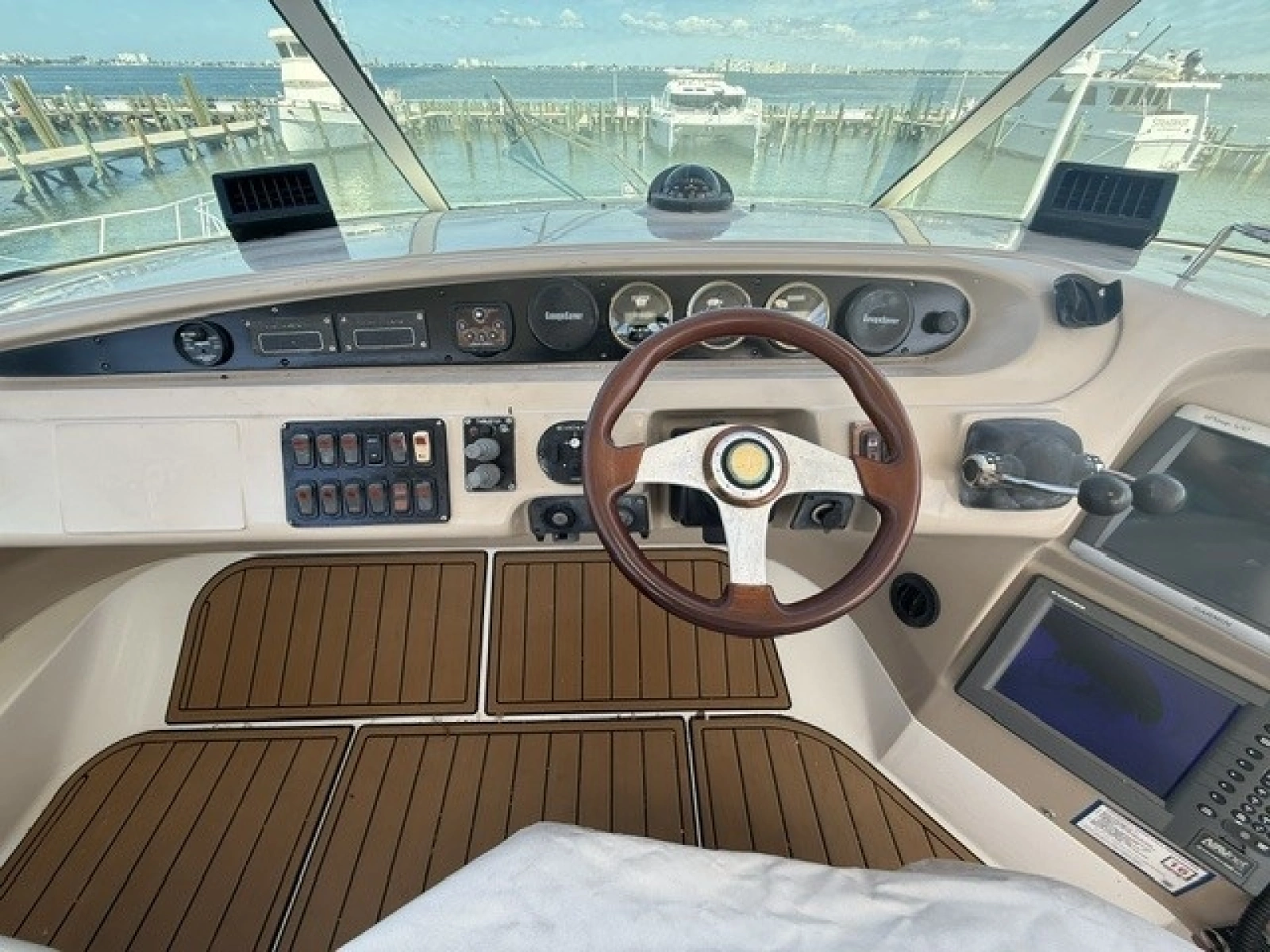 2005 Carver 46 Voyager