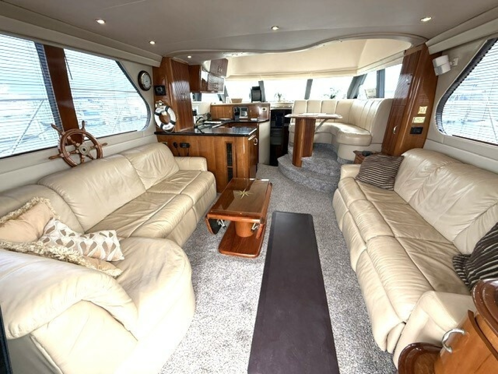 Clear 2 Close 46ft Carver Yacht For Sale