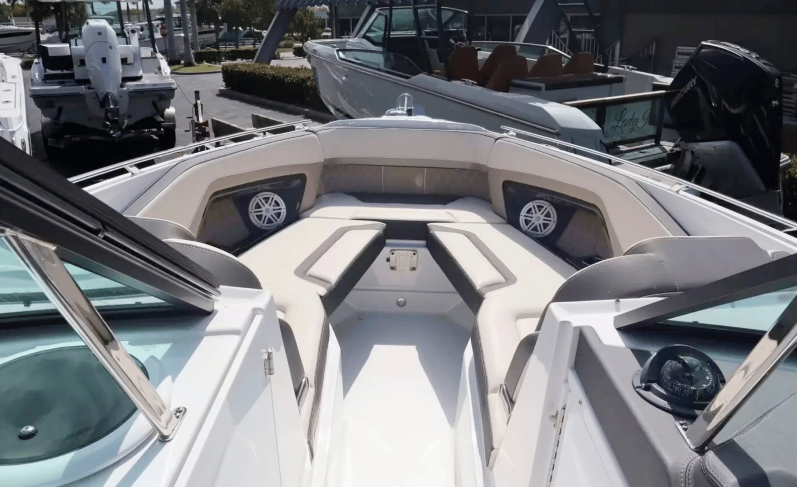 2024 Monterey 305SS