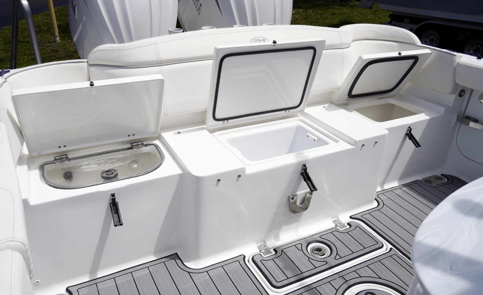 2025 Sea Hunt Ultra 305SE