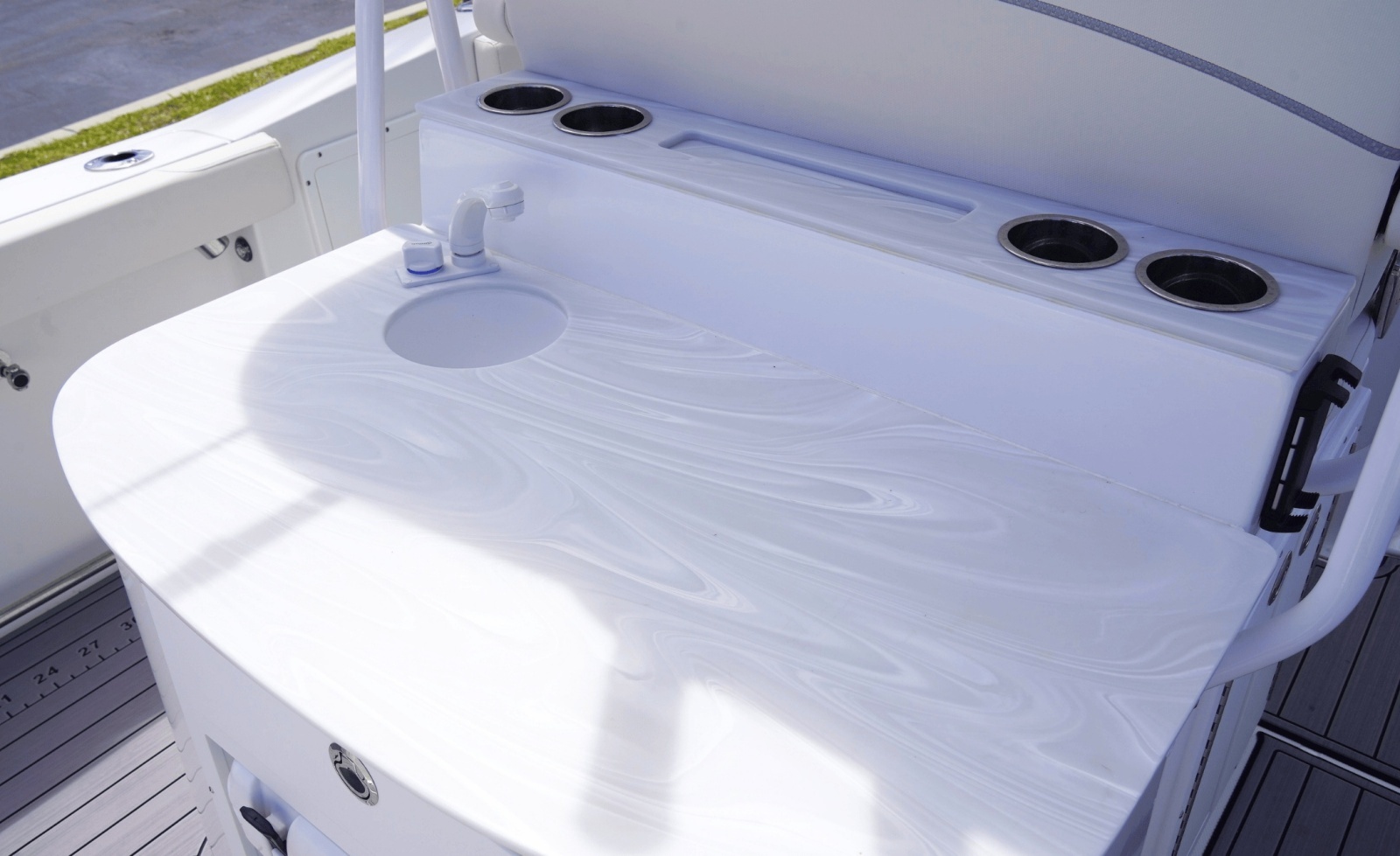 2025 Sea Hunt Ultra 305SE
