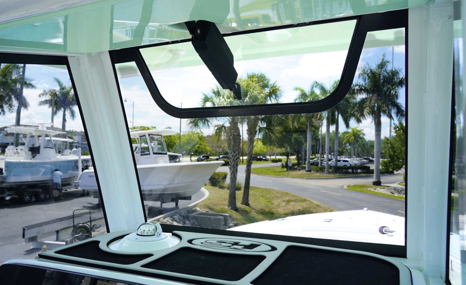 2025 Sea Hunt Ultra 305SE