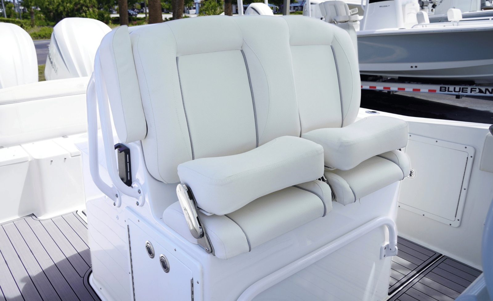 2025 Sea Hunt Ultra 305SE