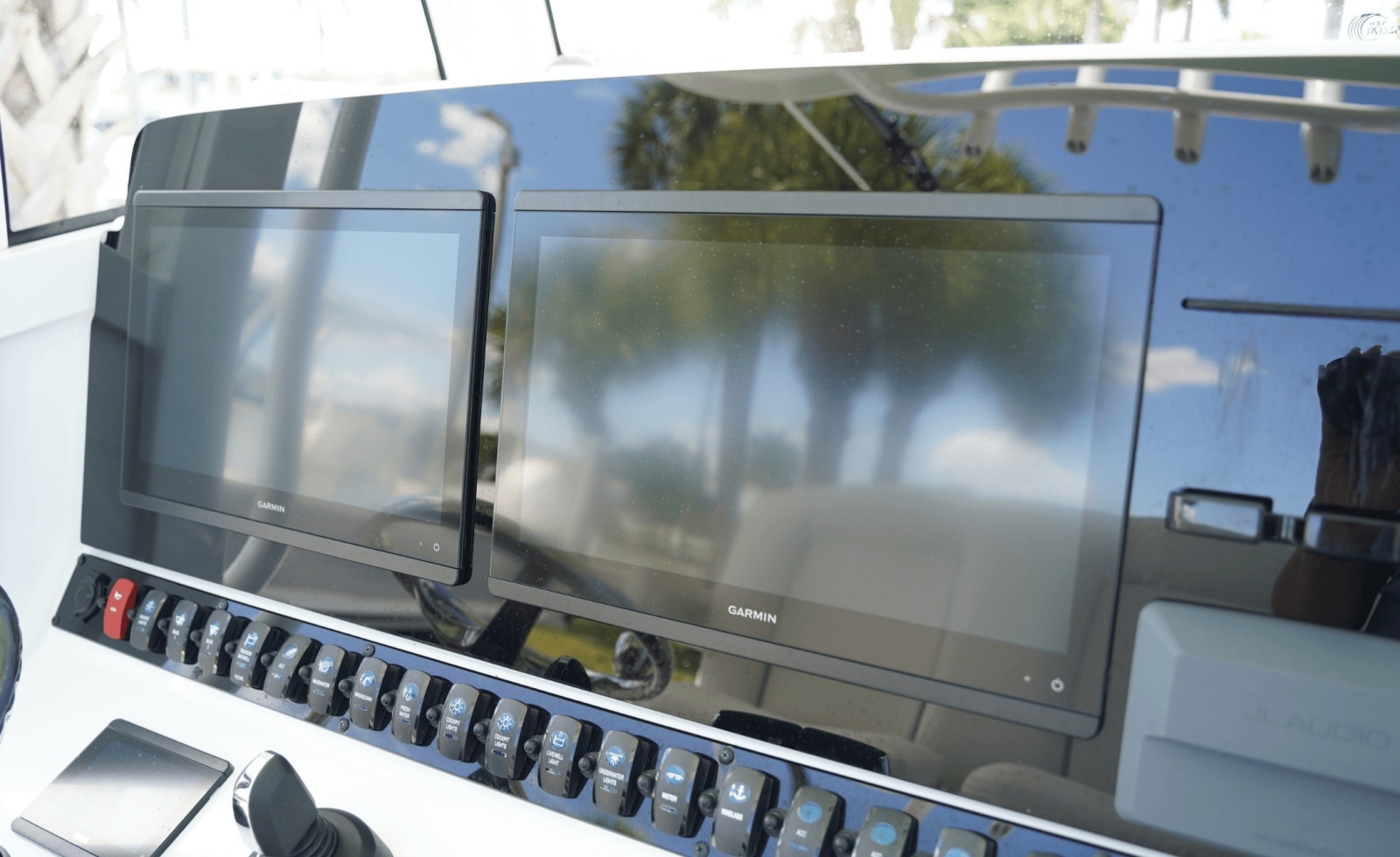 2025 Sea Hunt Ultra 305SE