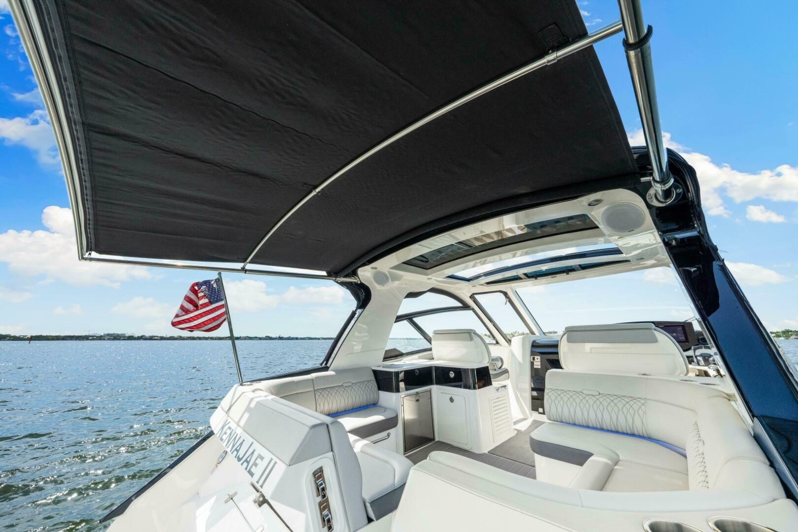 2022 Sea Ray 370 OB 