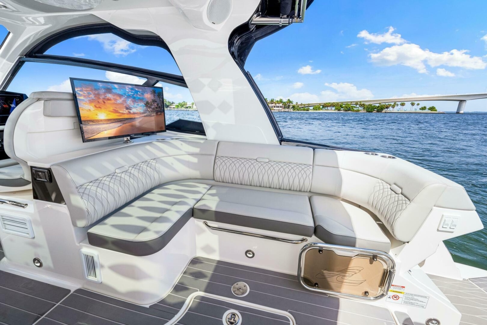 2022 Sea Ray 370 OB 