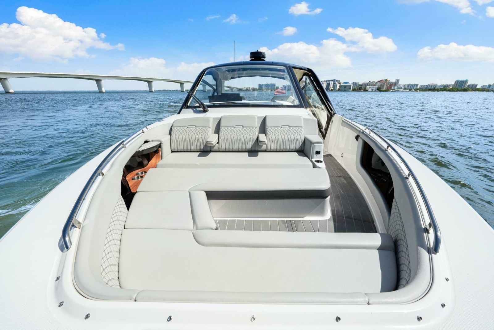 2022 Sea Ray 370 Sundancer
