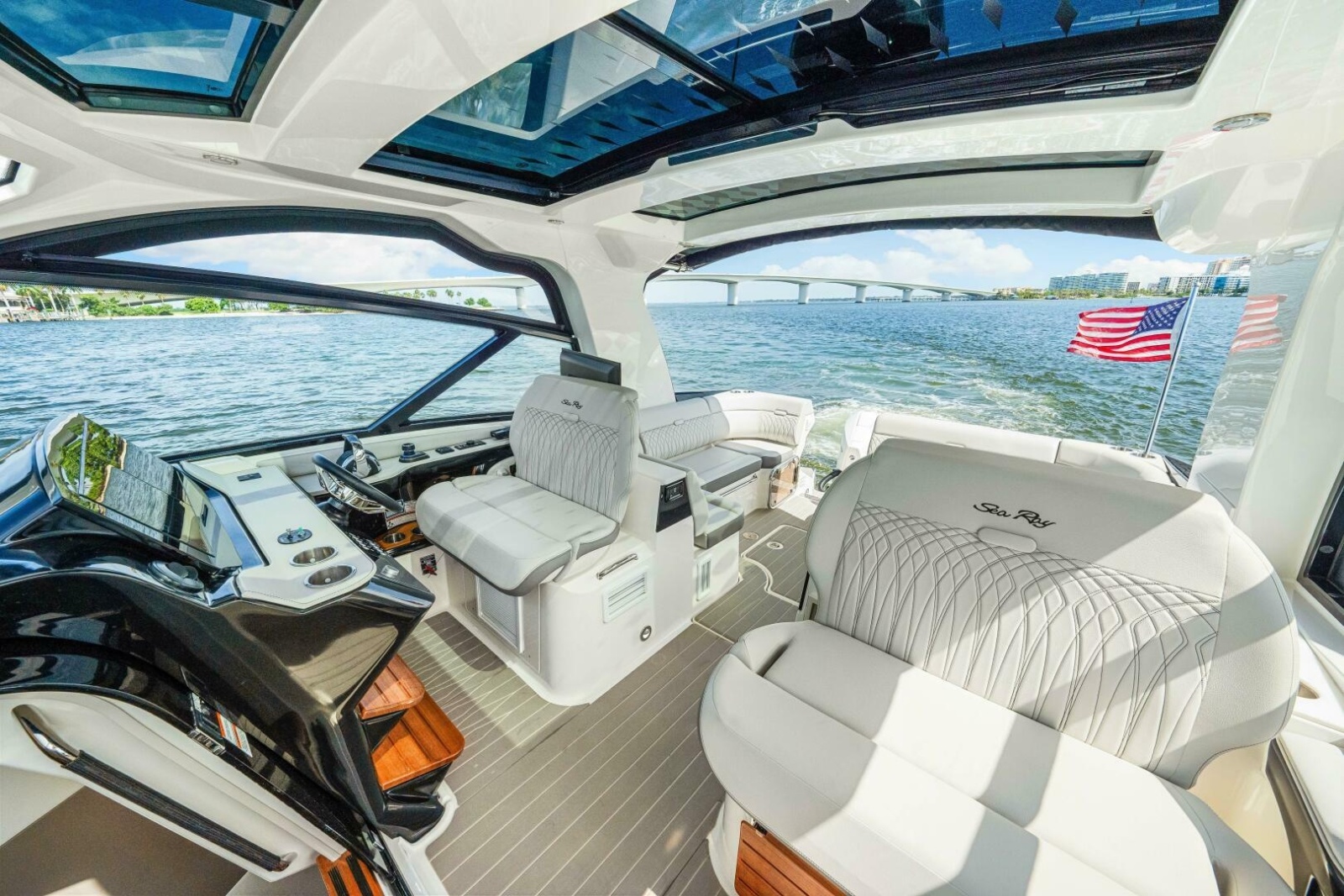 2022 Sea Ray 370 OB 
