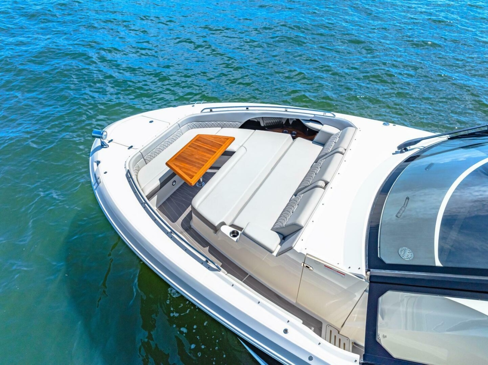 2022 Sea Ray 370 OB 