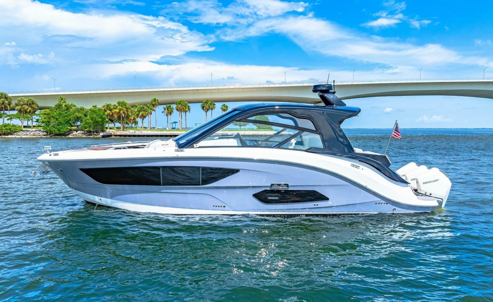 2022 Sea Ray 370 OB 
