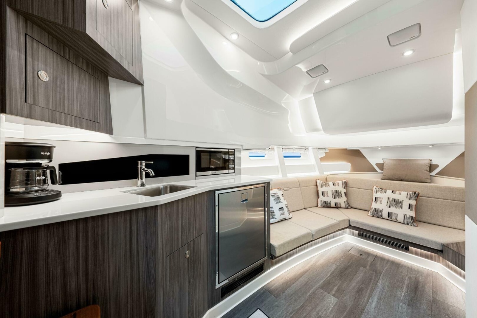 2022 Sea Ray 370 Sundancer 