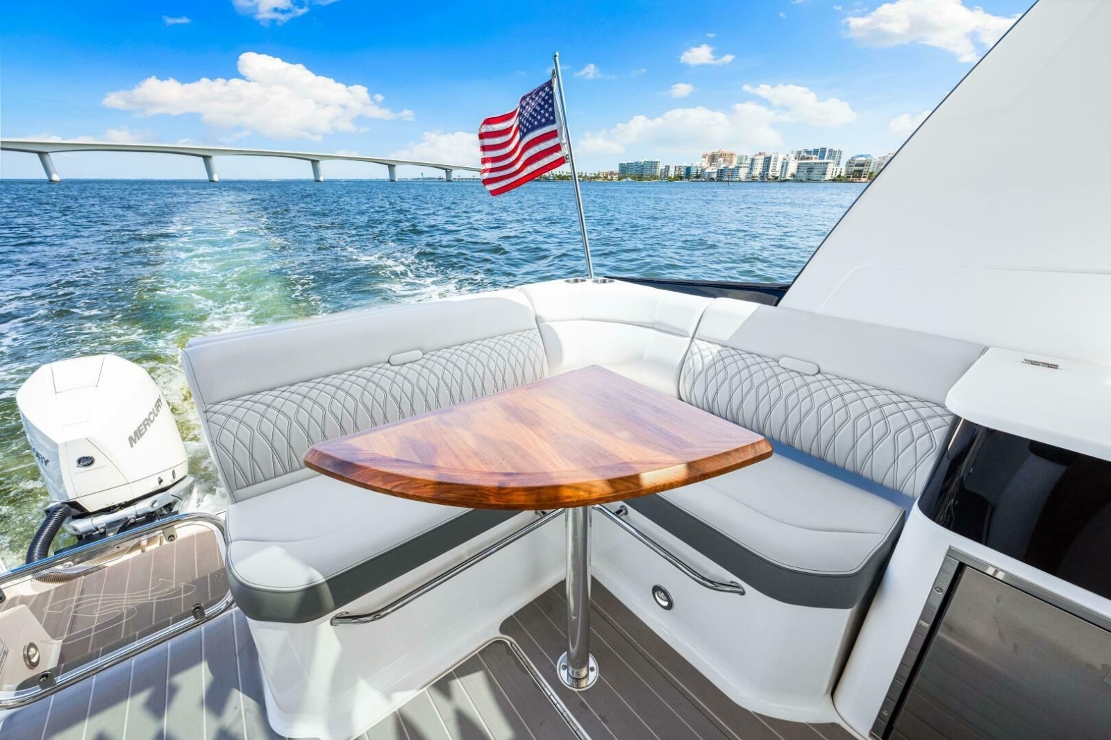 2022 Sea Ray 370 OB 