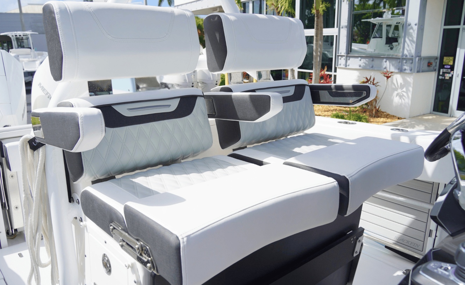 2025 Blackfin 272CC