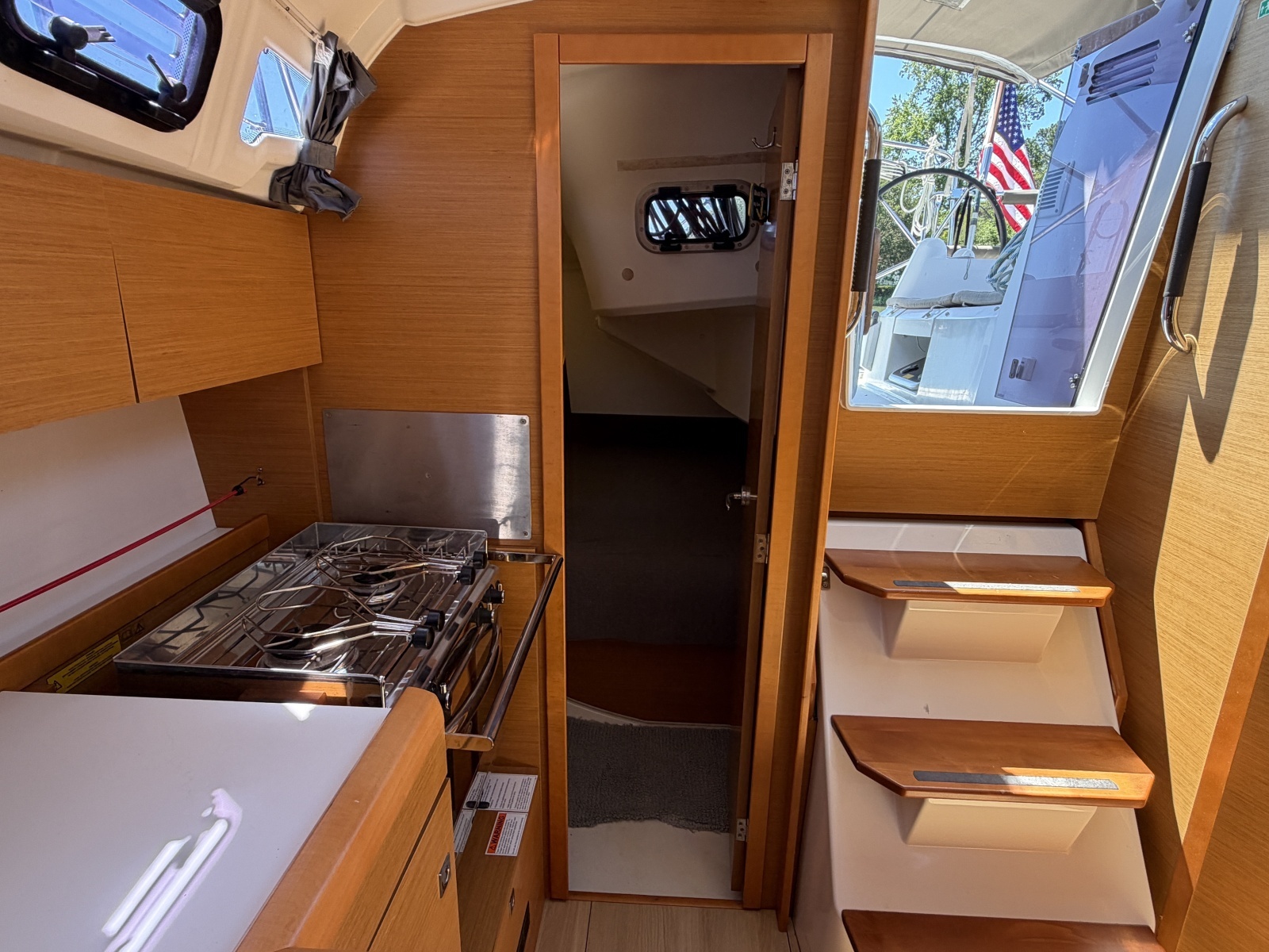 Magic 34ft Jeanneau Yacht For Sale