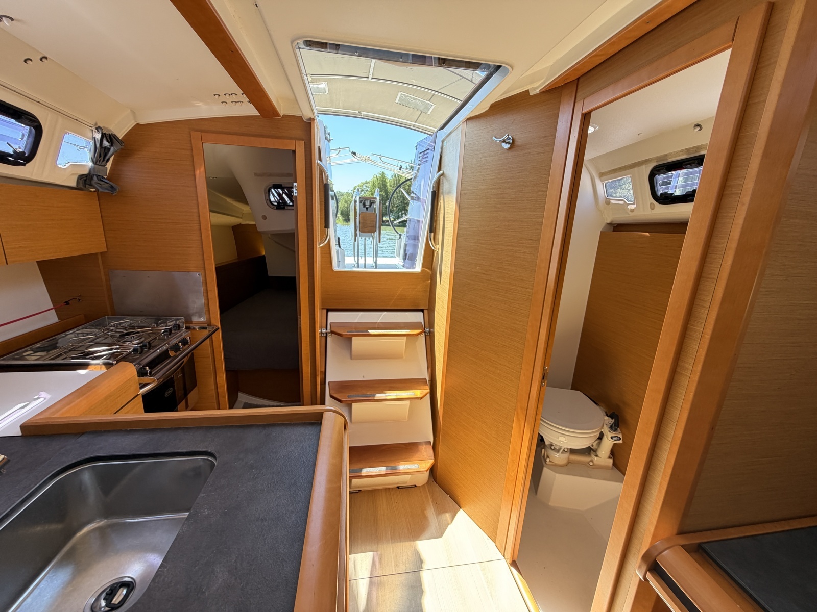 Magic 34ft Jeanneau Yacht For Sale