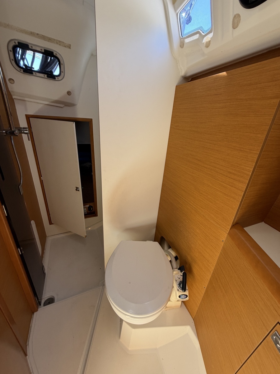 Magic 34ft Jeanneau Yacht For Sale