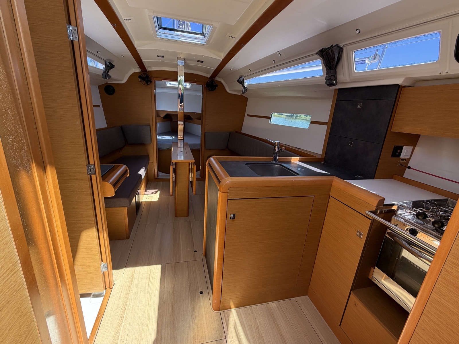 Magic 34ft Jeanneau Yacht For Sale