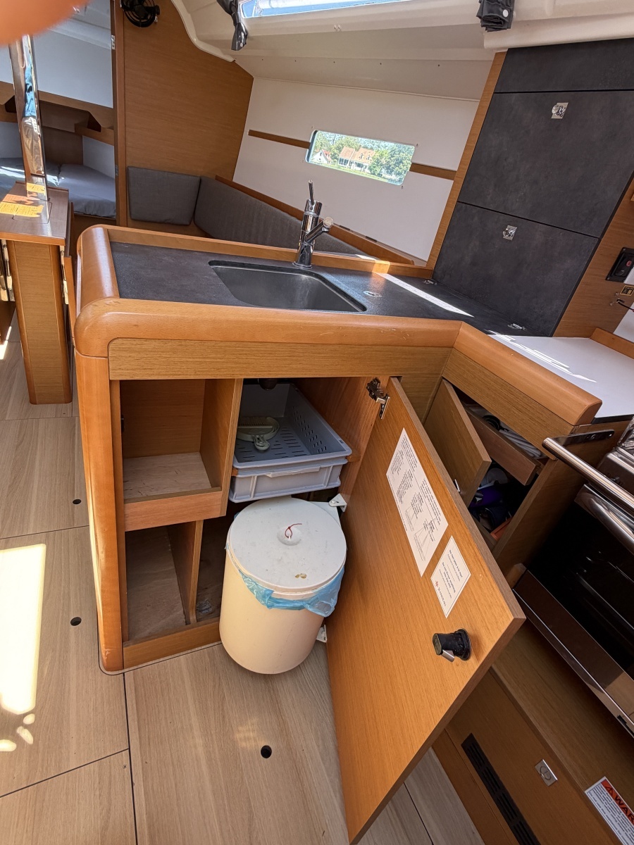 Magic 34ft Jeanneau Yacht For Sale