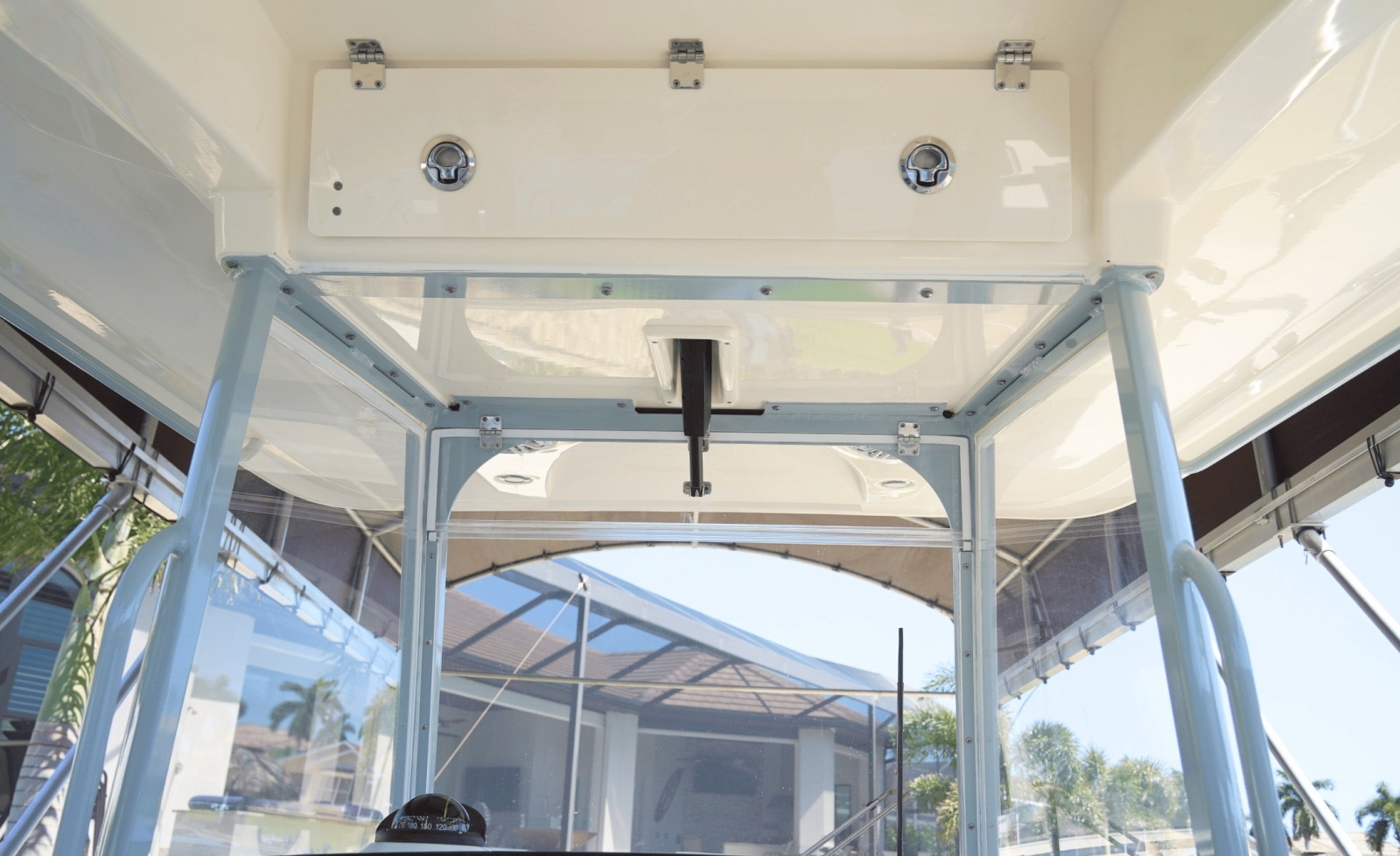 2023 Cobia 320CC