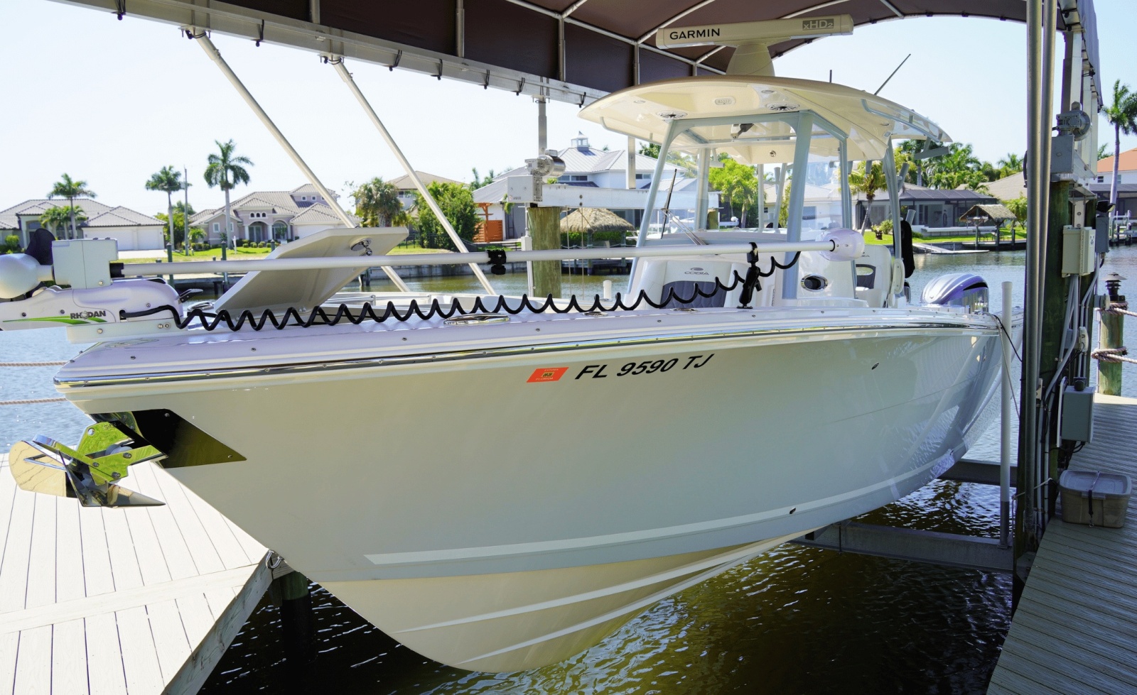 2023 Cobia 320CC