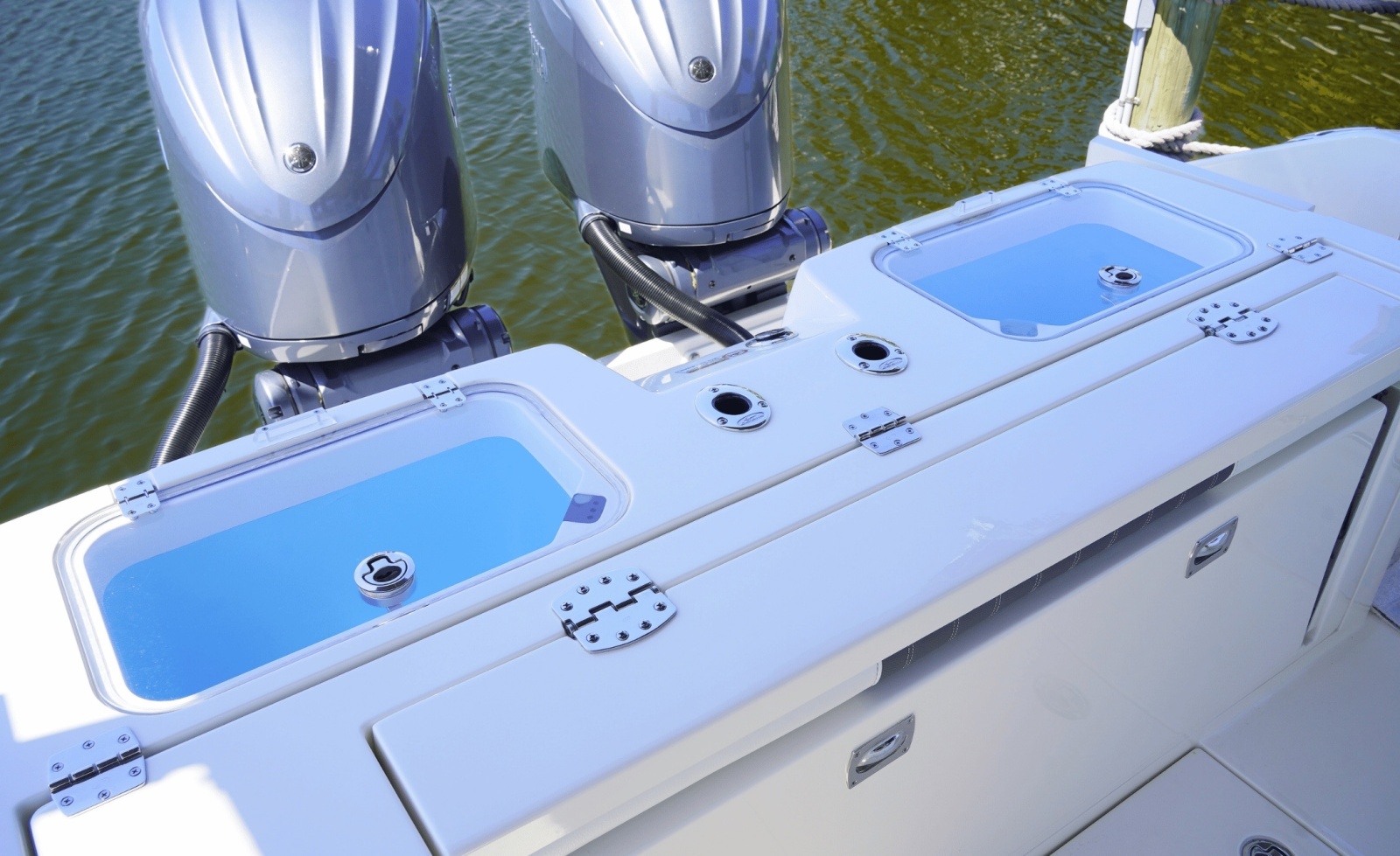 2023 Cobia 320CC
