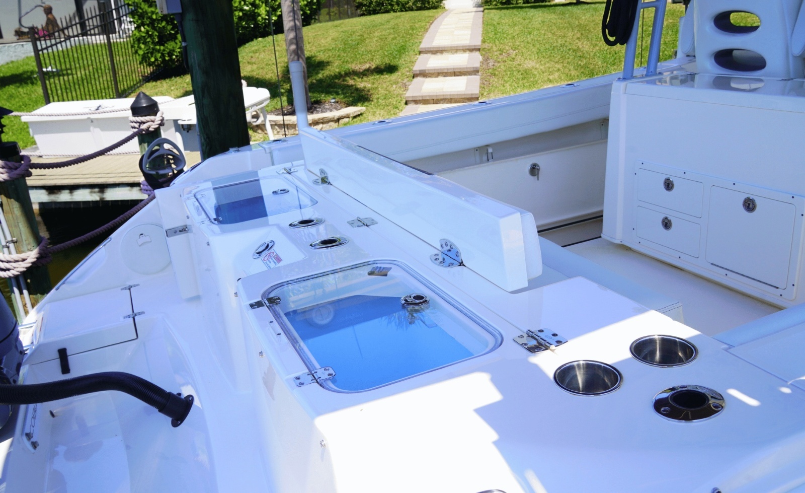 2023 Cobia 320CC