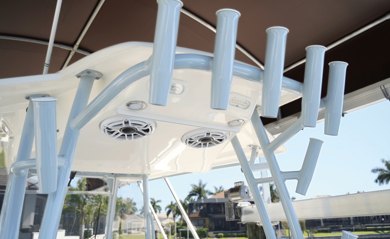 2023 Cobia 320CC