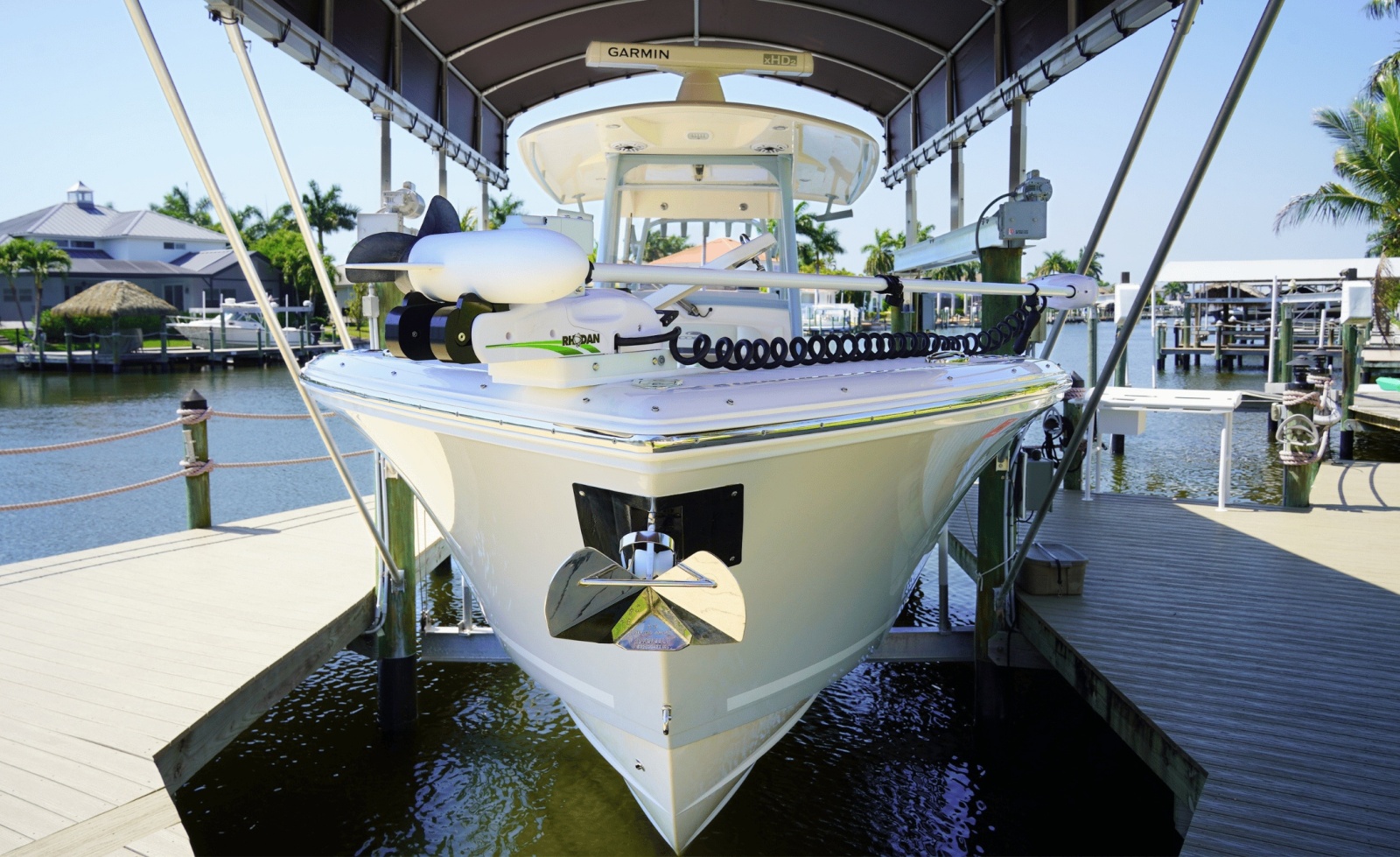 2023 Cobia 320CC
