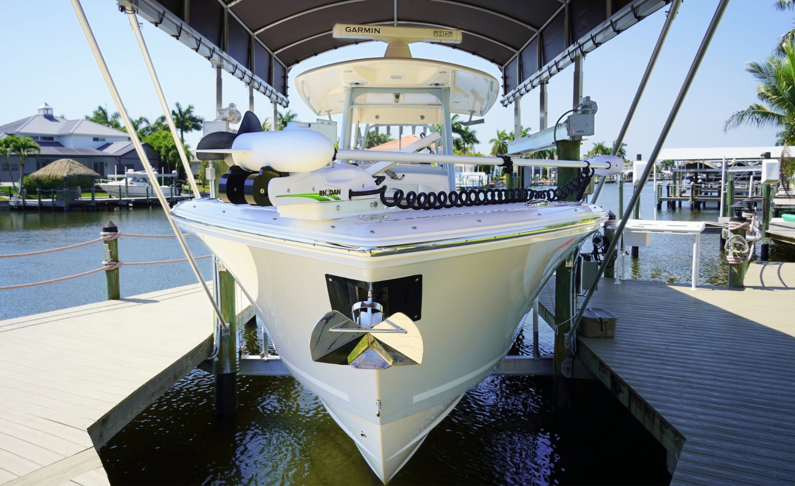 2023 Cobia 320CC