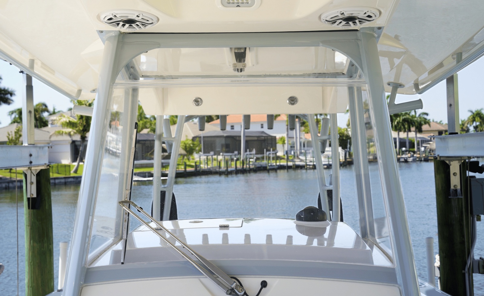 2023 Cobia 320CC