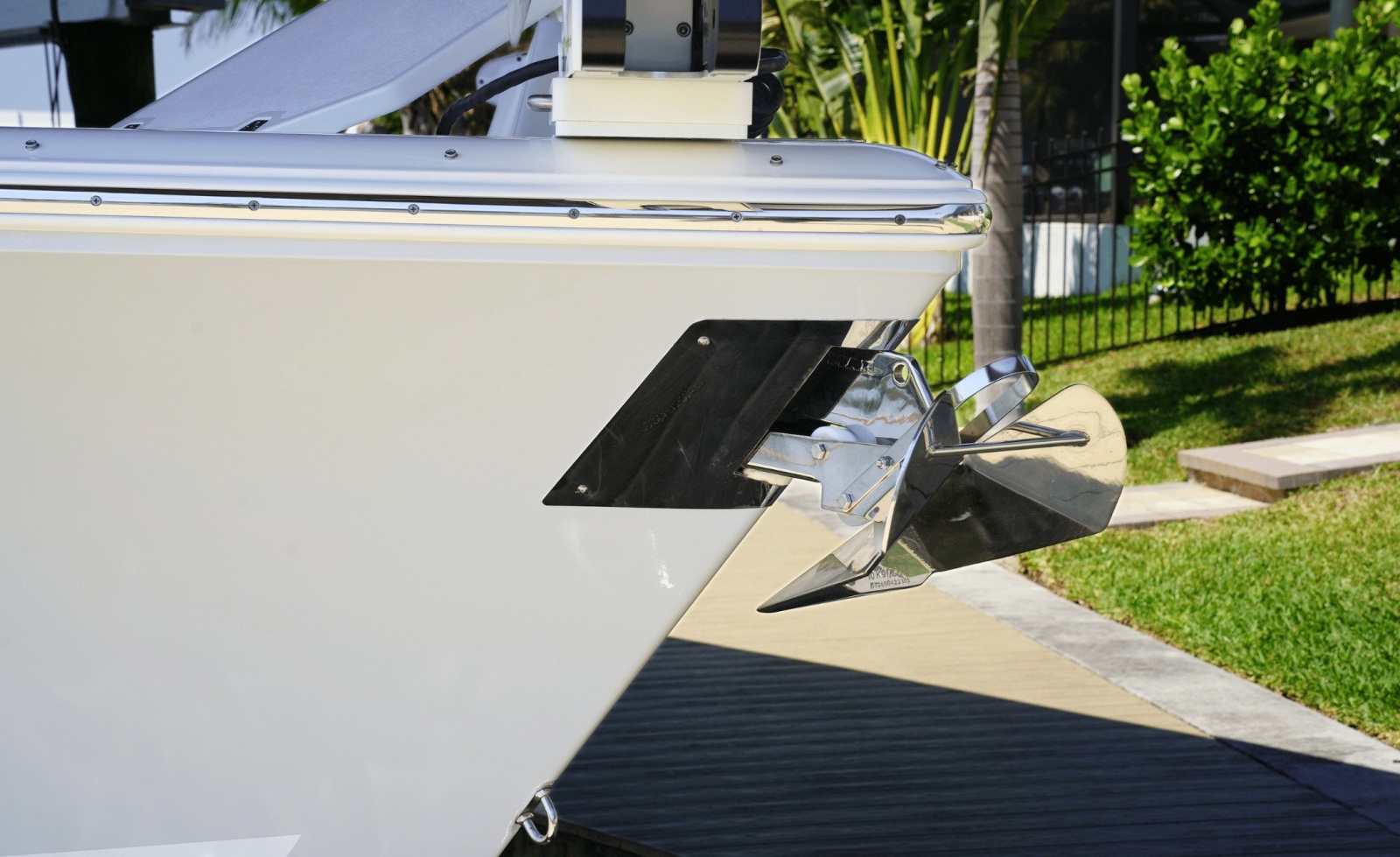 2023 Cobia 320CC