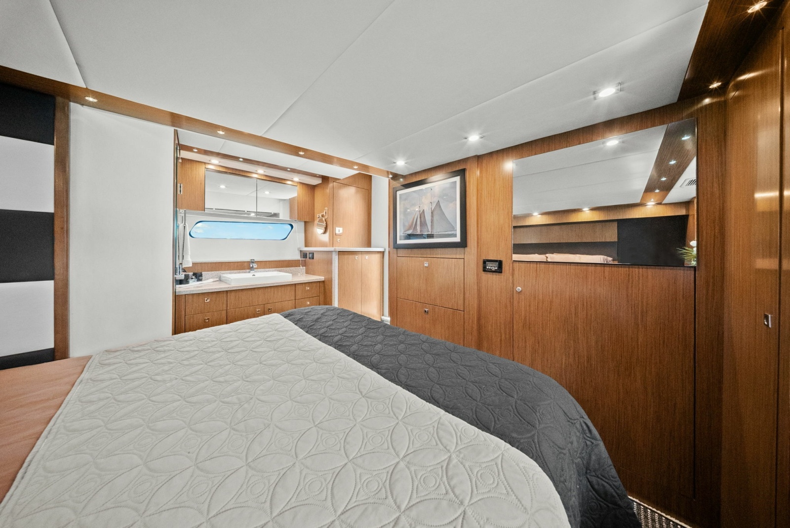 2014 Cruisers Yachts 48 Cantius