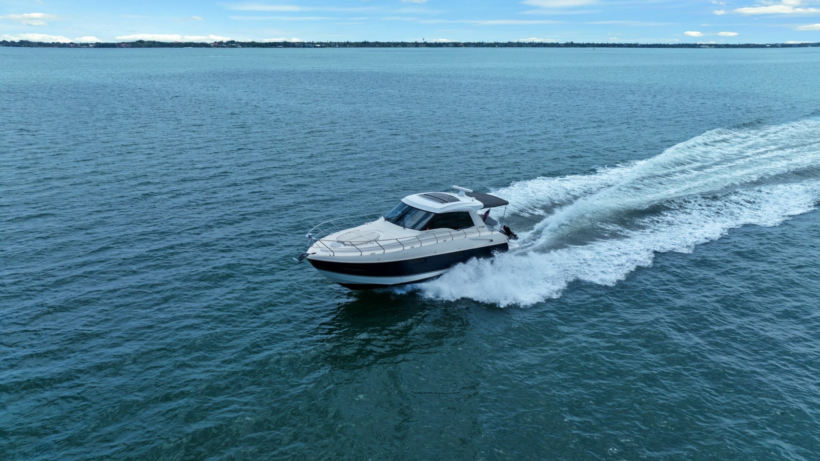 2014 Cruisers Yachts 48 Cantius