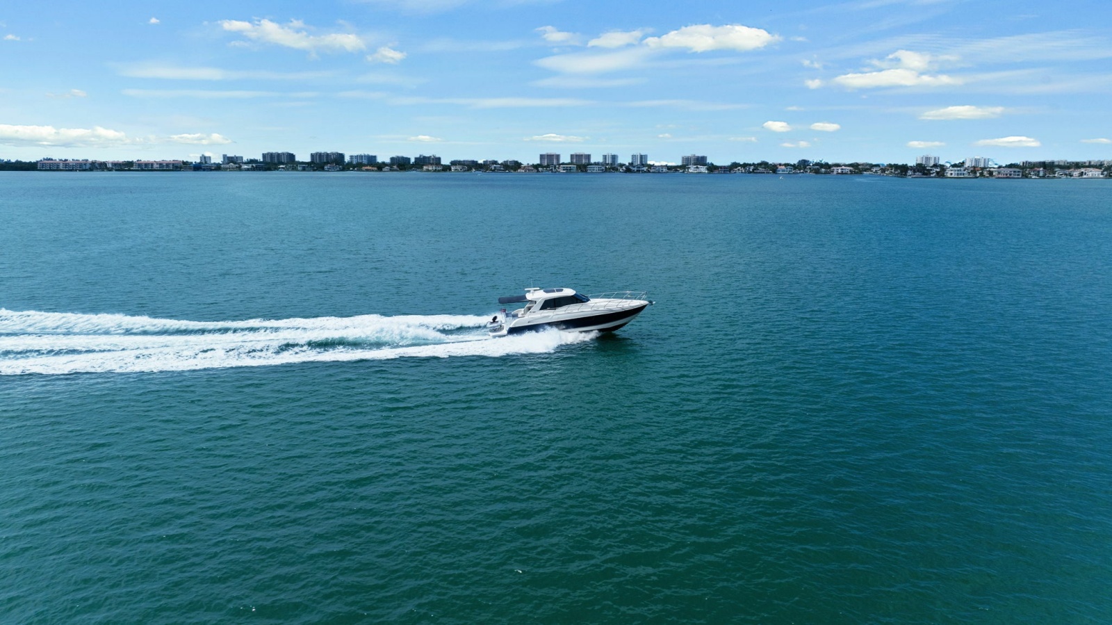 2014 Cruisers Yachts 48 Cantius