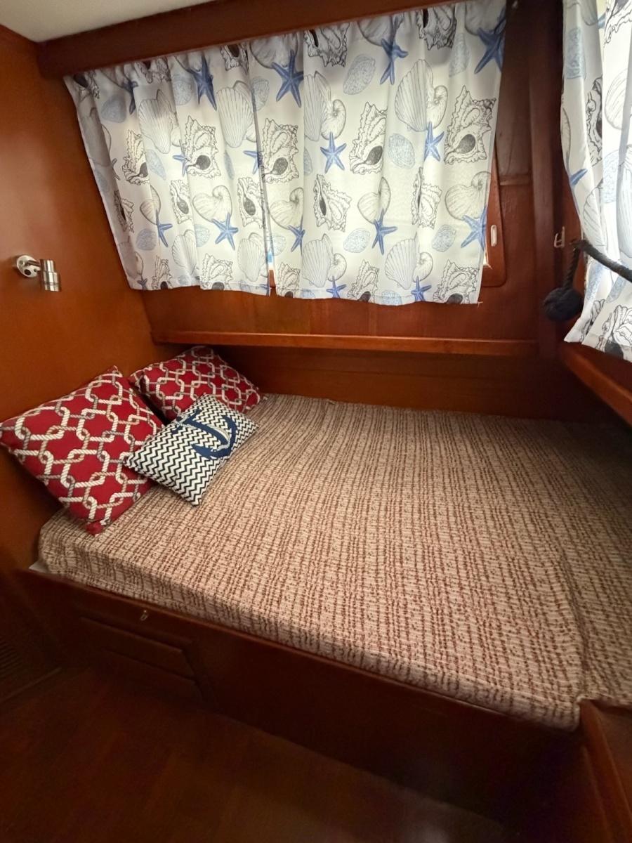 The Queen 34ft Marine Trader Yacht For Sale