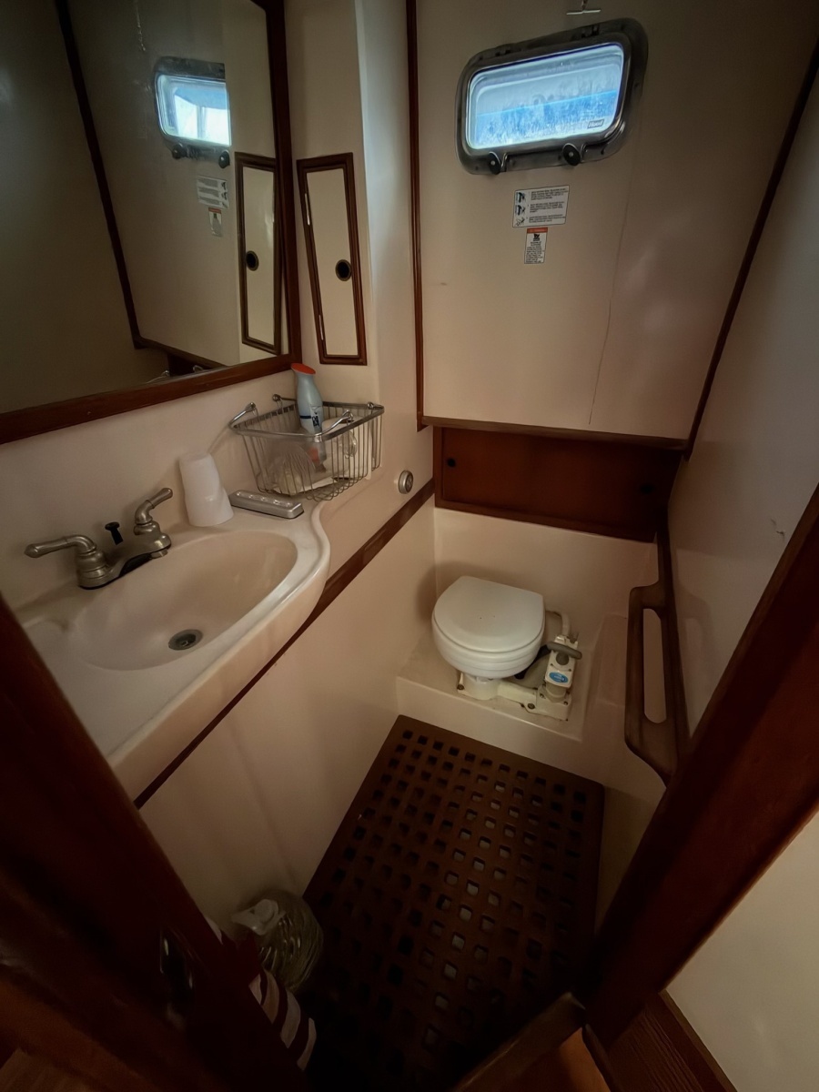 The Queen 34ft Marine Trader Yacht For Sale