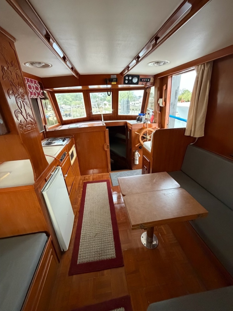 The Queen 34ft Marine Trader Yacht For Sale