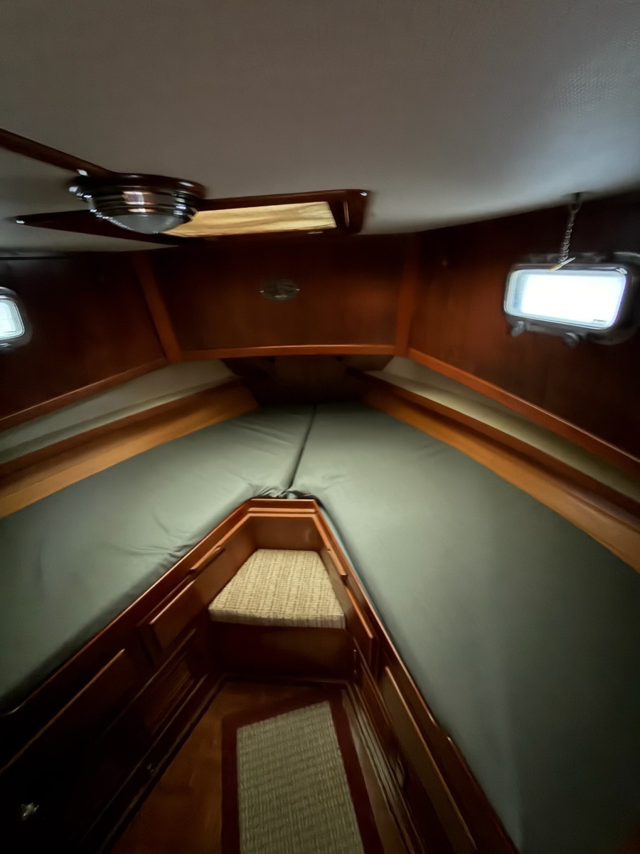 The Queen 34ft Marine Trader Yacht For Sale
