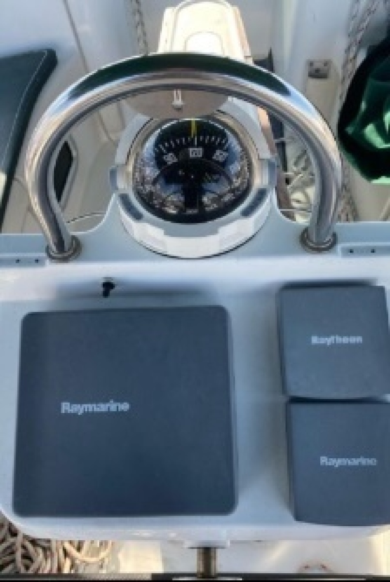 2003 Beneteau 423 nav binnacle