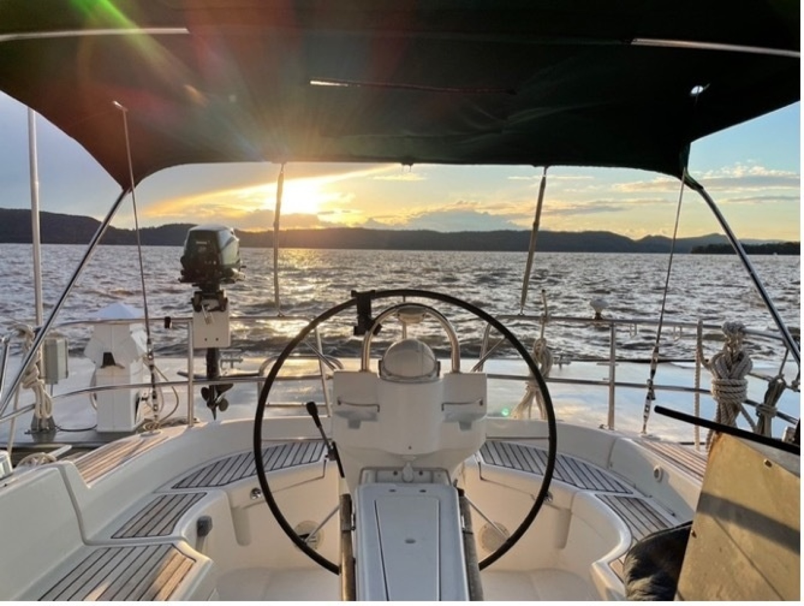 2003 Beneteau 423 cockpit