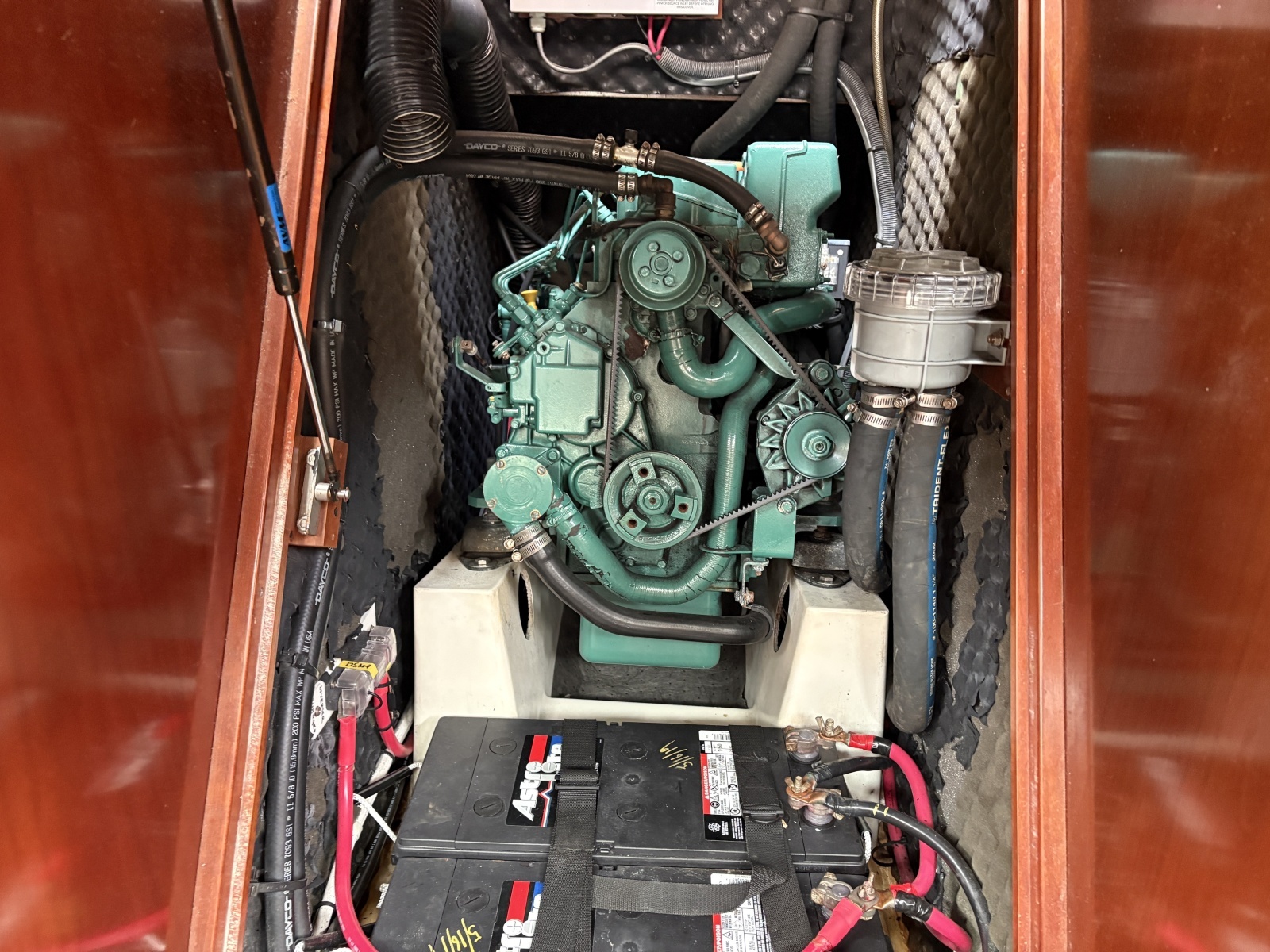 2003 Beneteau 423 engine