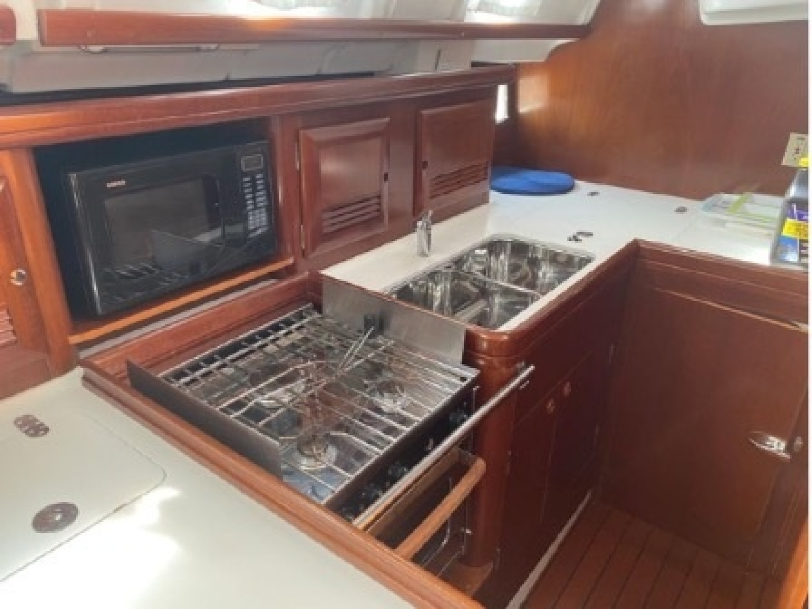 2003 Beneteau 423 galley