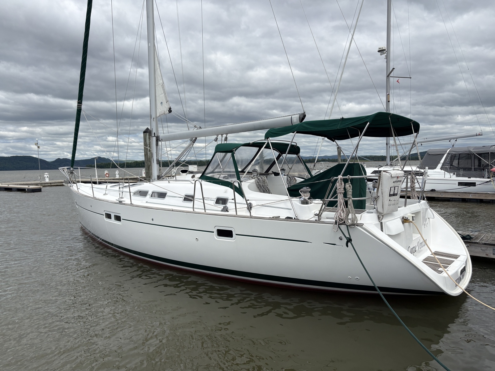 2003 Beneteau 423 port hind quarter