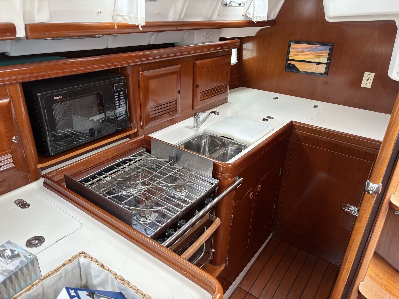 2003 Beneteau 423 galley stove