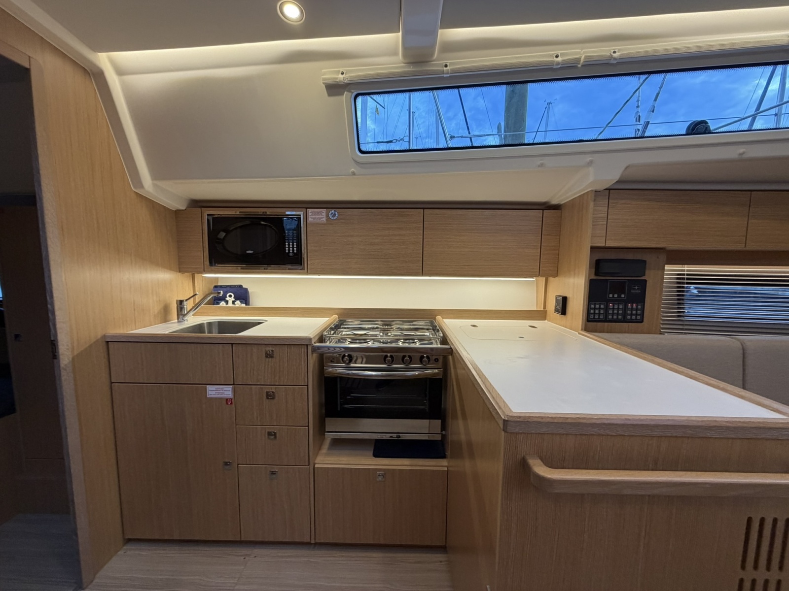 2022 Bavaria C38