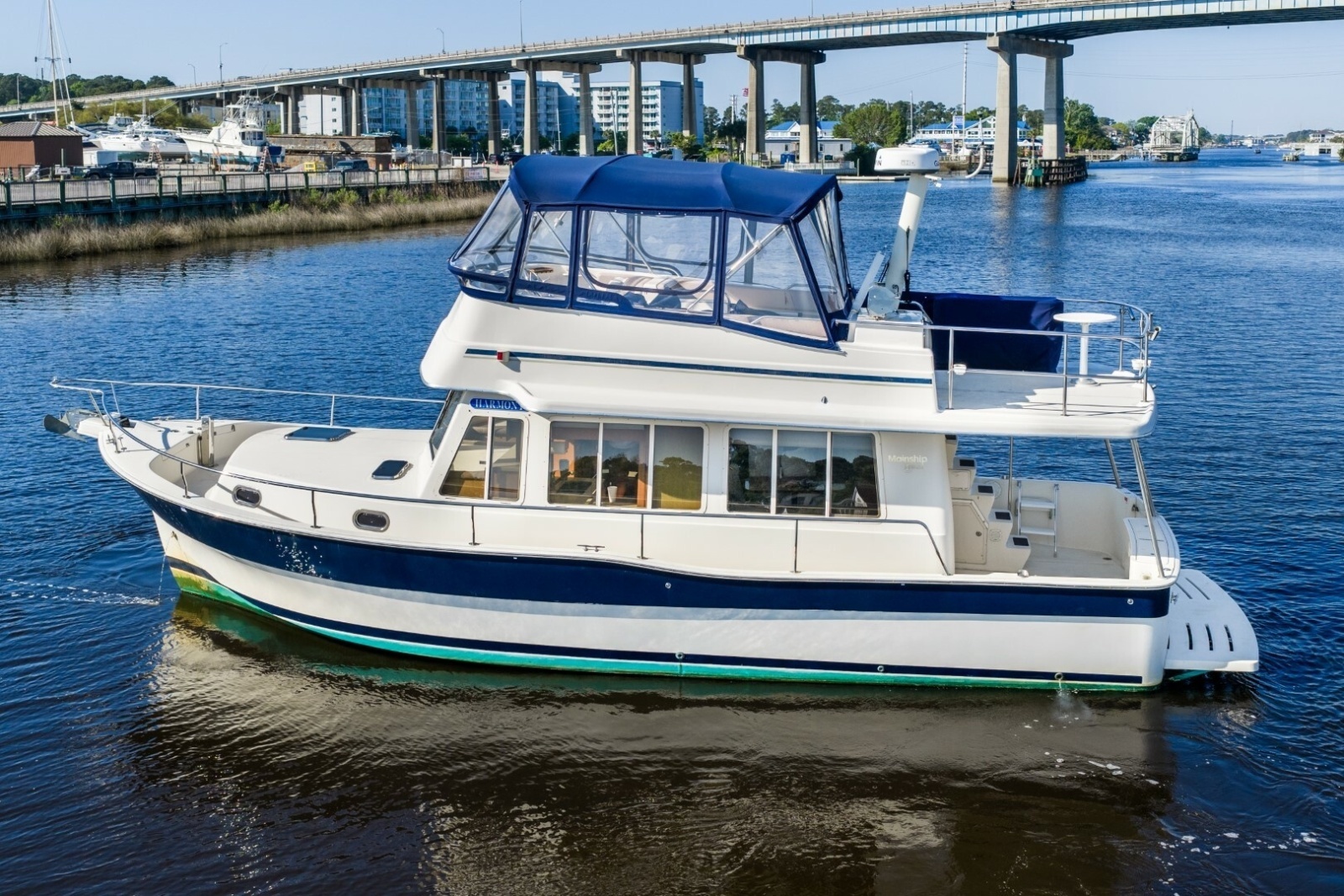 2009 Mainship Expedition 40