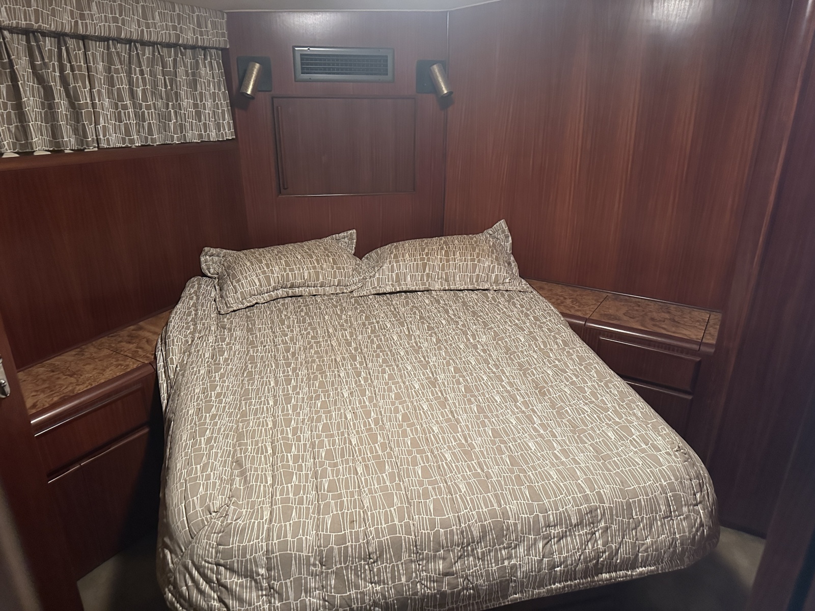 Megalodon 45ft Hatteras Yacht For Sale