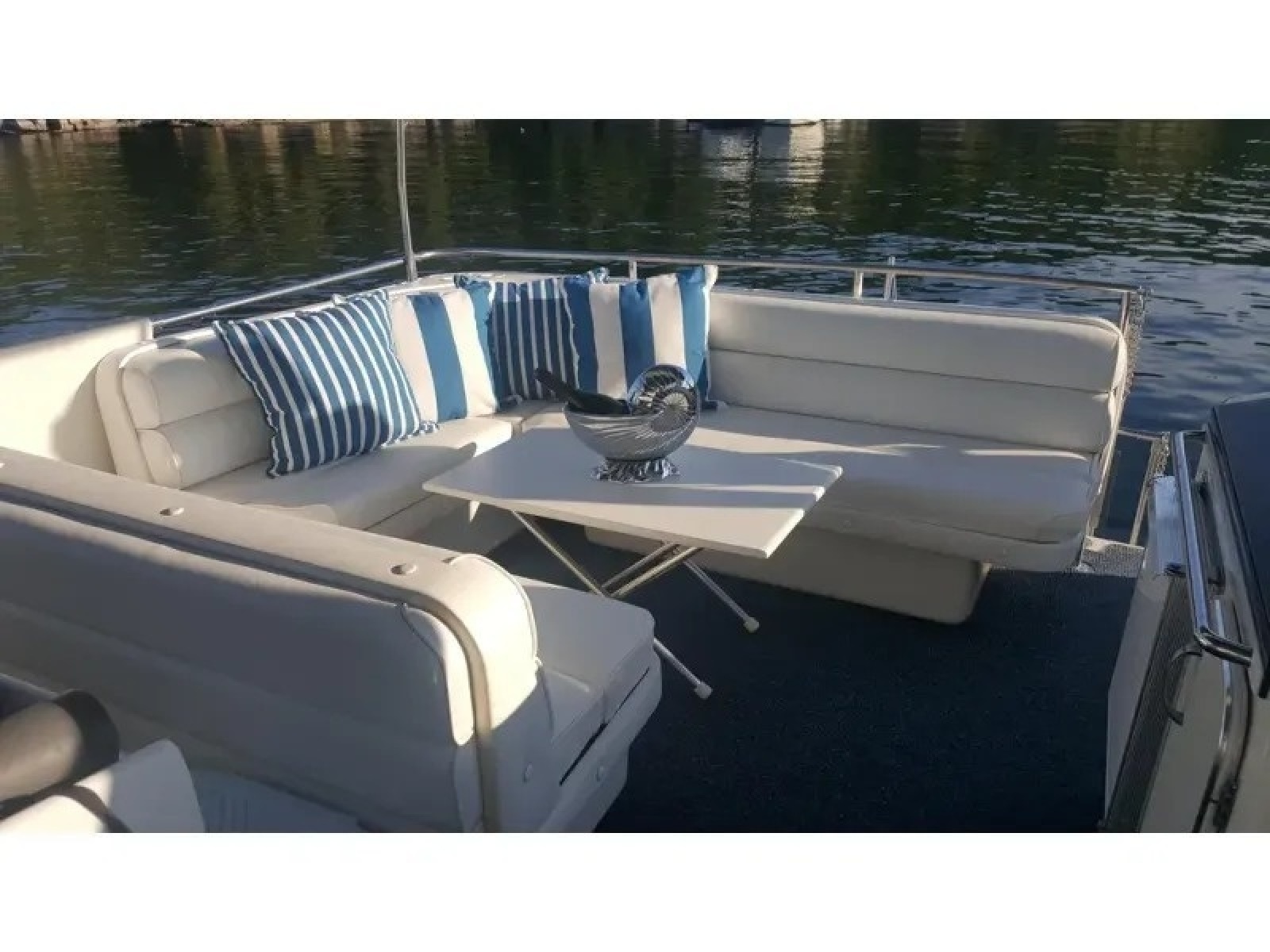 1989 Chris-Craft Catalina 381