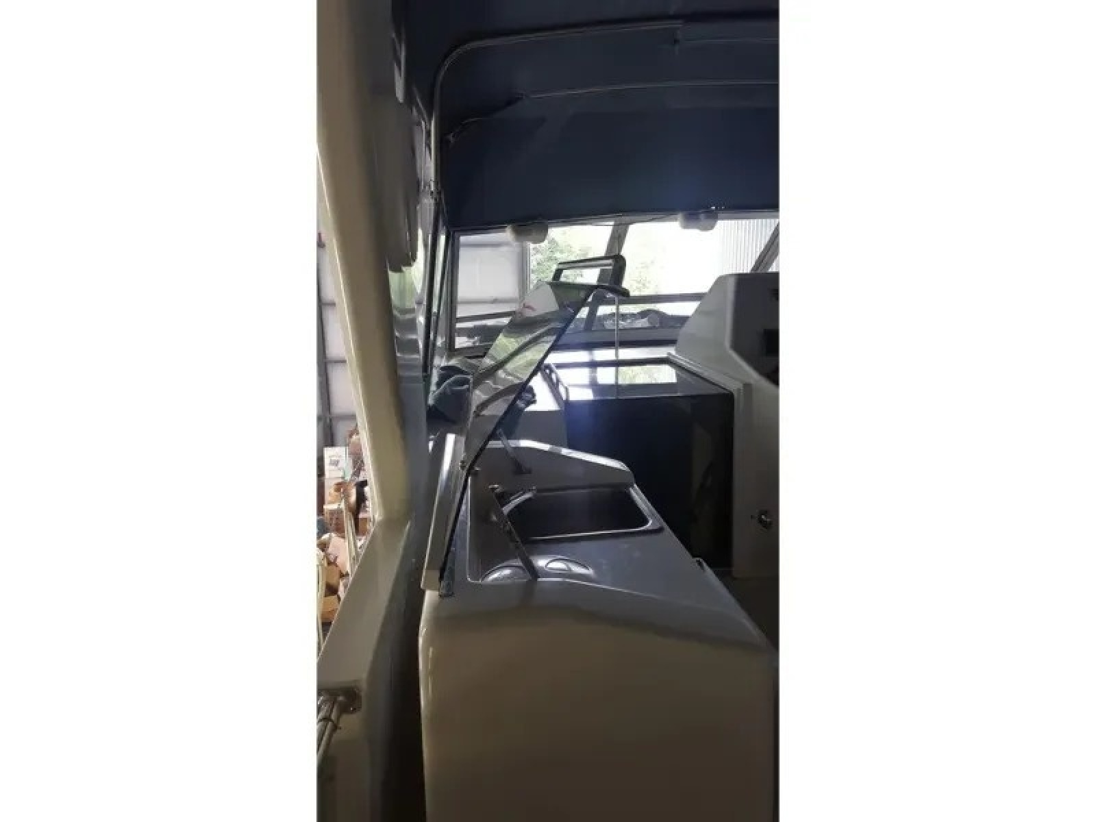 1989 Chris-Craft Catalina 381