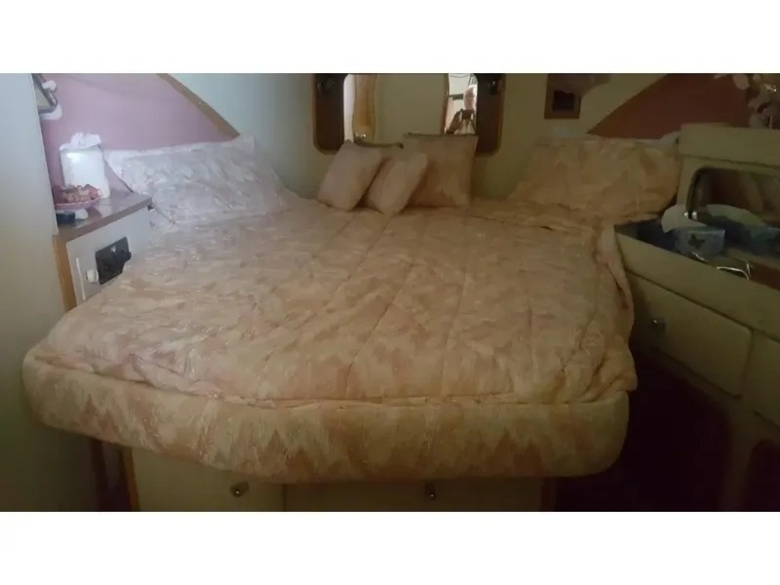 1989 Chris-Craft Catalina 381